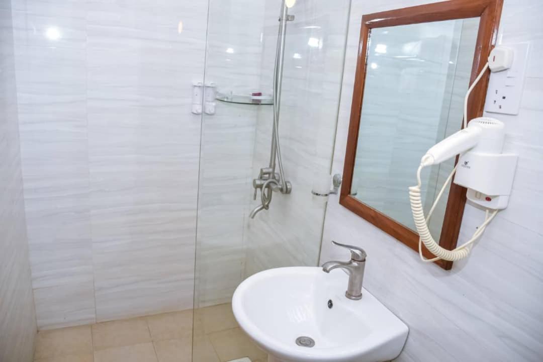 Red Sun Lodge Kokoni Ngambo 外观 照片