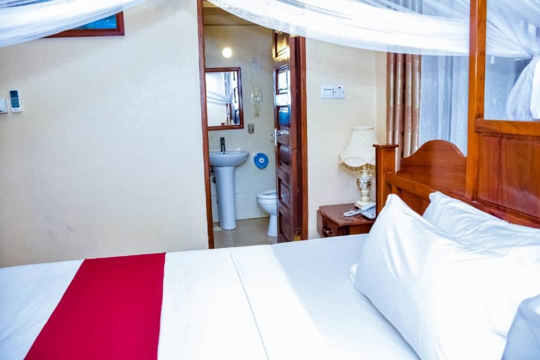 Red Sun Lodge Kokoni Ngambo 外观 照片