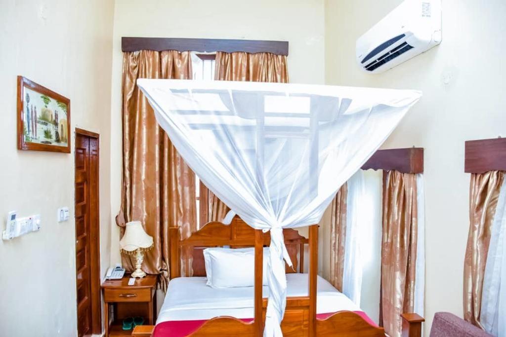 Red Sun Lodge Kokoni Ngambo 外观 照片
