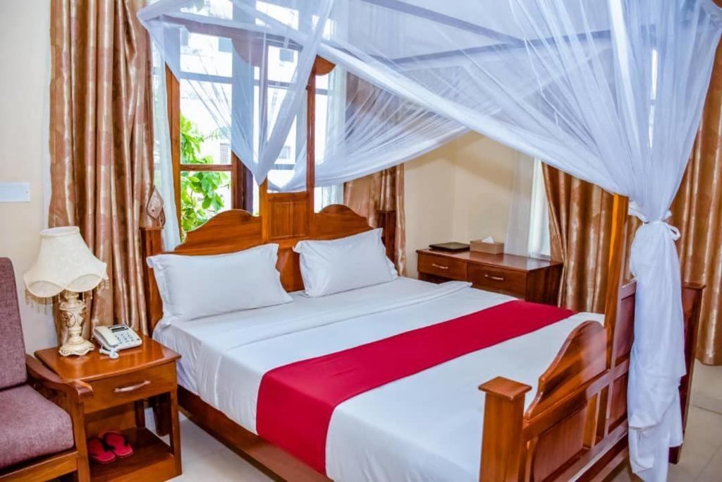 Red Sun Lodge Kokoni Ngambo 外观 照片
