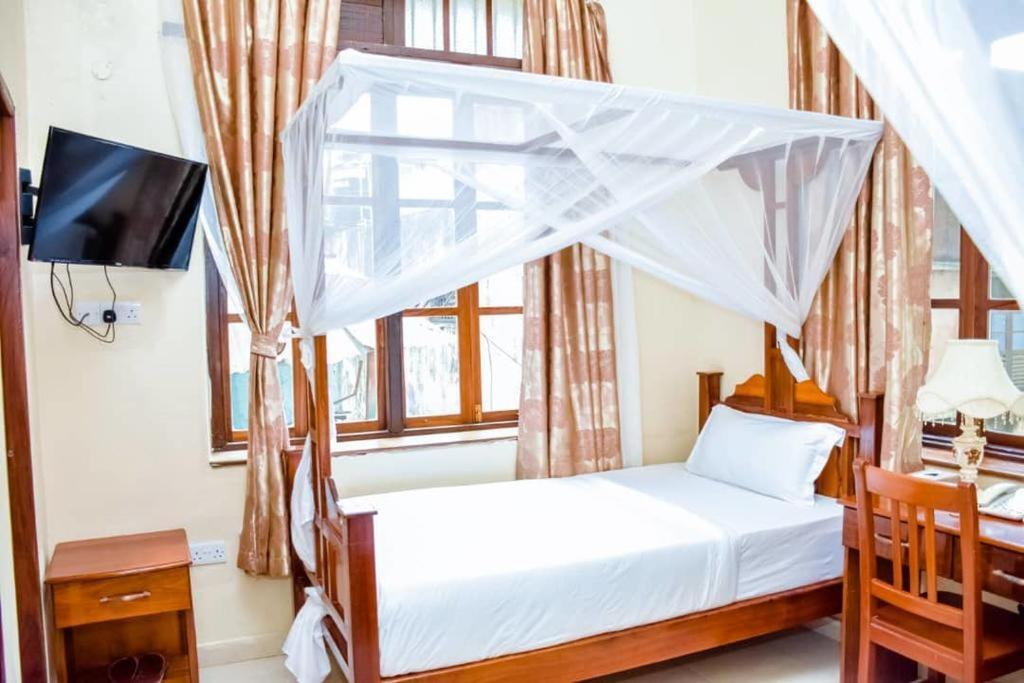 Red Sun Lodge Kokoni Ngambo 外观 照片